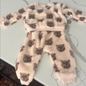 GAP Baby Cozy Fleece Set in Creamy pink and Brown